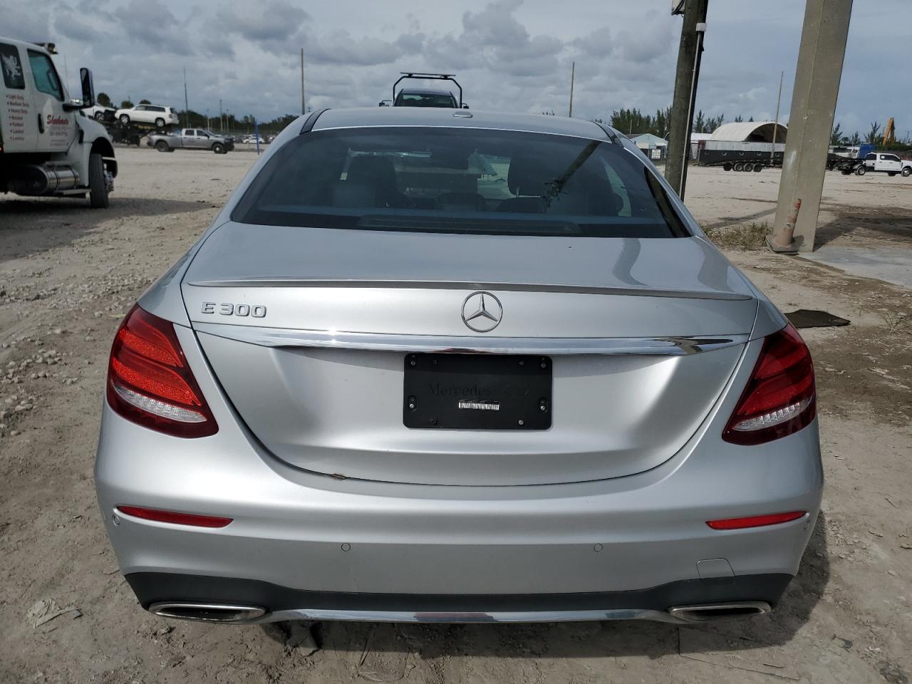 WDDZF4JB9JA471952 2018 Mercedes-Benz E 300