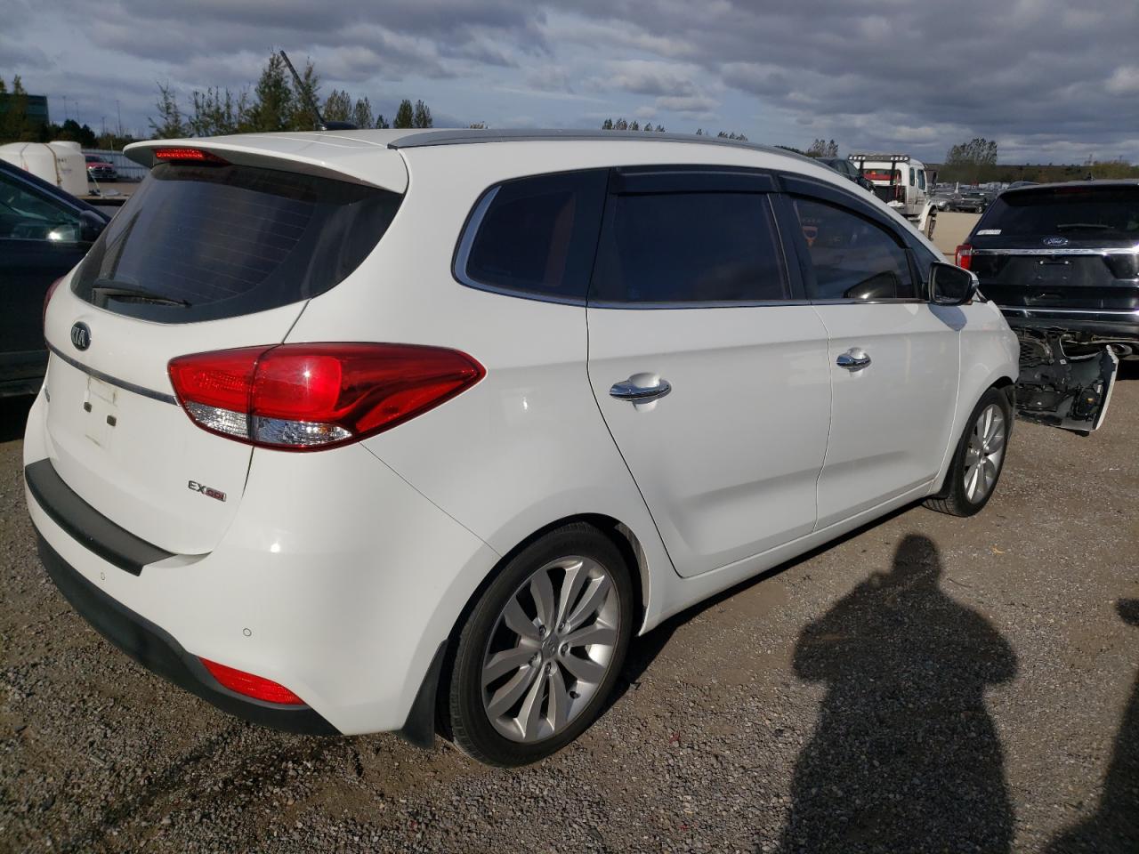 2014 Kia Rondo VIN: KNAHU8A30E7017813 Lot: 75989884