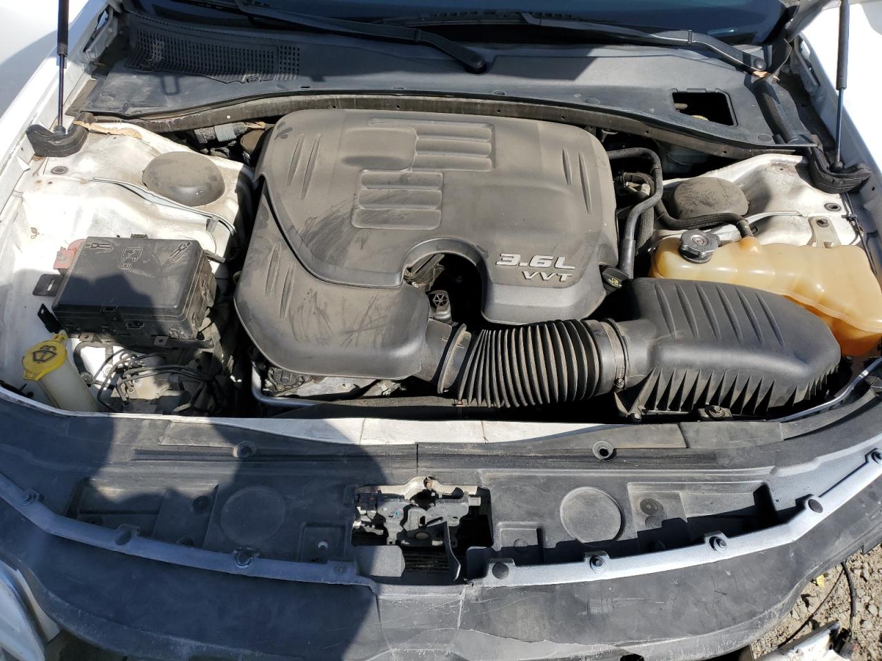 2015 Chrysler 300 - Image 11