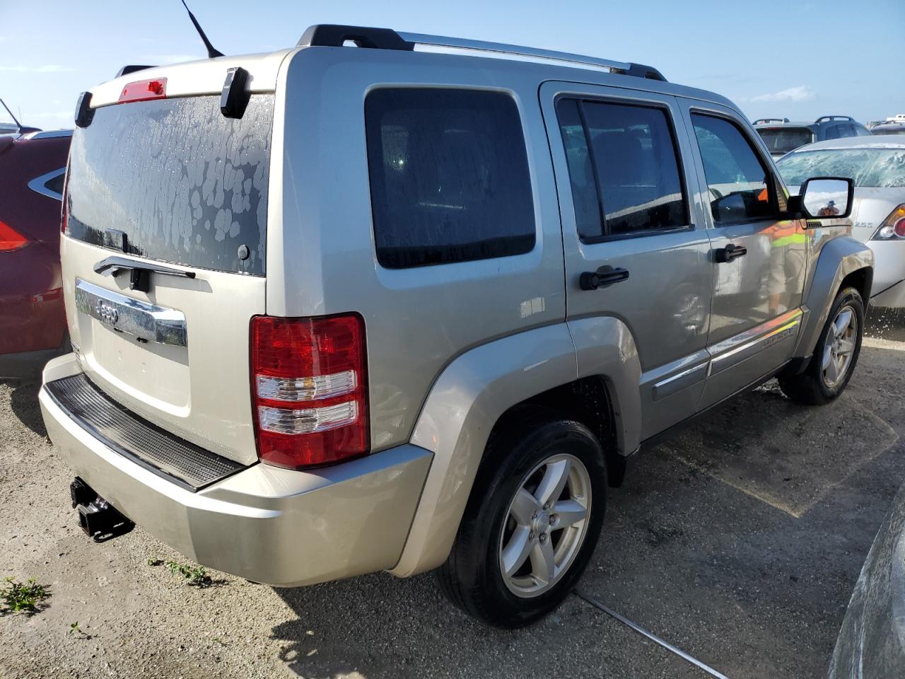 2011 Jeep Liberty (North America) - Image 3