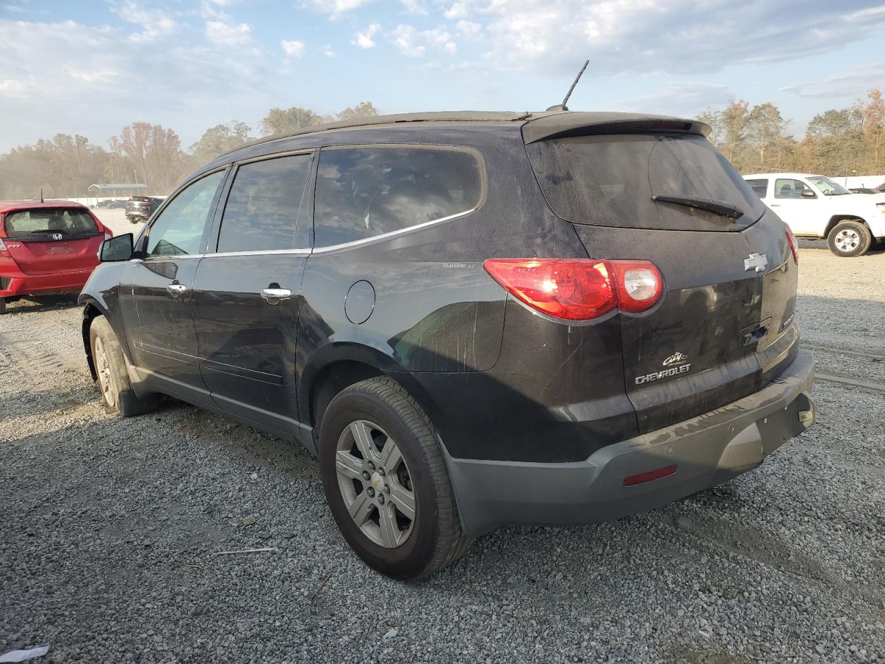 2010 Chevrolet Traverse - Image 2