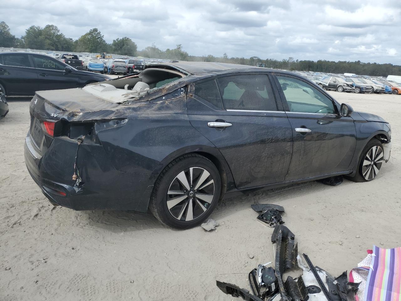 2020 Nissan Altima - Image 3