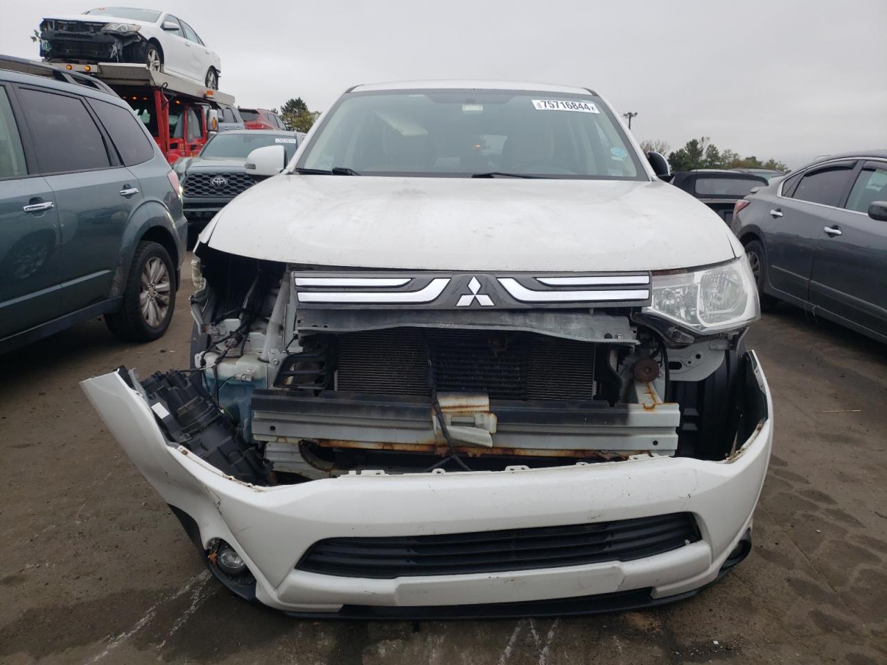 JA4AD3A30EZ005831 2014 Mitsubishi Outlander Se