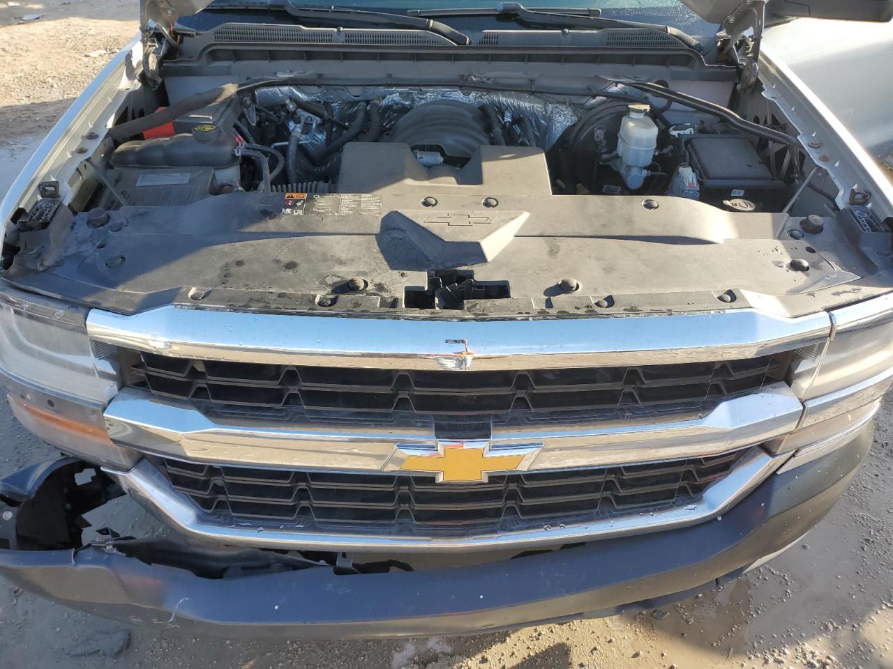 2016 Chevrolet Silverado - Image 11