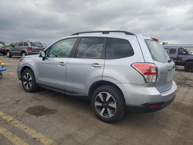  SUBARU FORESTER 2018 Серебристый