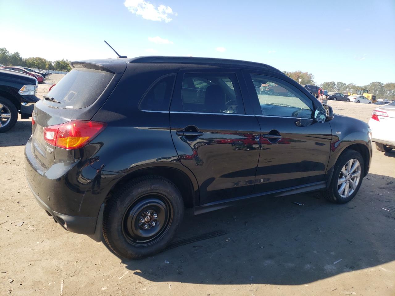 2013 Mitsubishi Outlander - Image 3
