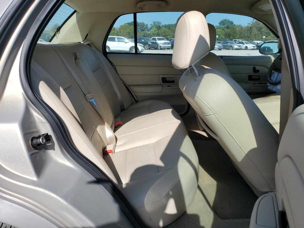 2007 Ford Crown Victoria Lx VIN: 2FAFP74VX7X137808 Lot: 89342395