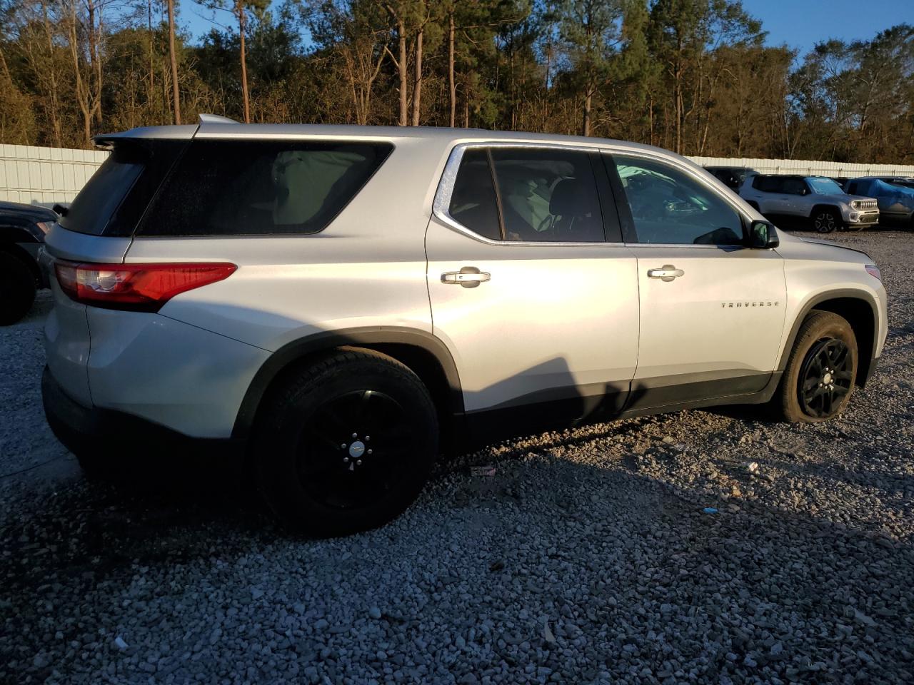 2020 Chevrolet Traverse - Image 3
