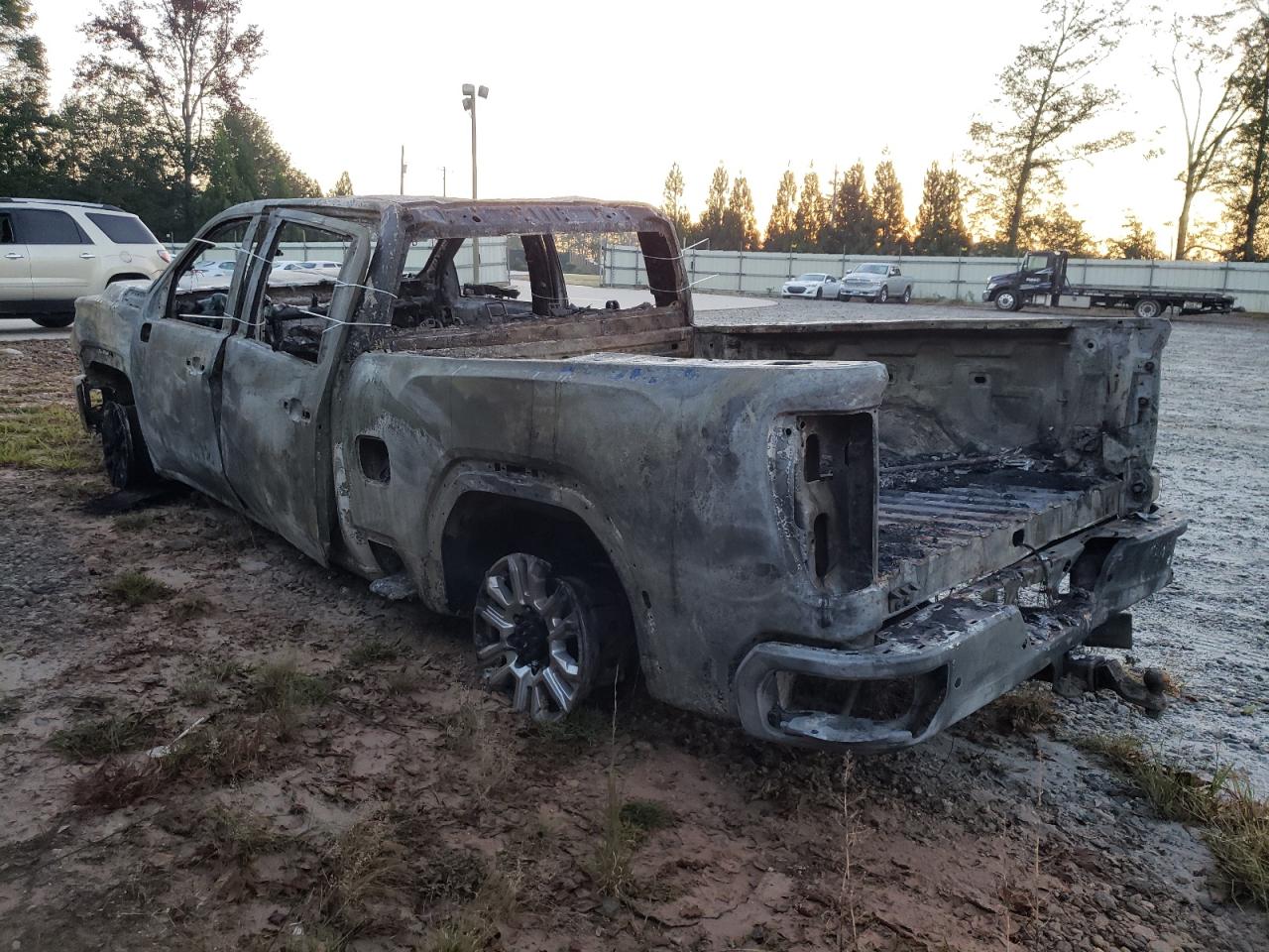 2022 GMC Sierra - Image 2