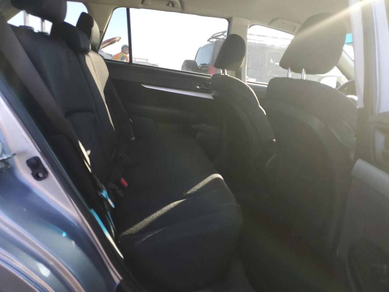 2012 Subaru Outback - Image 10