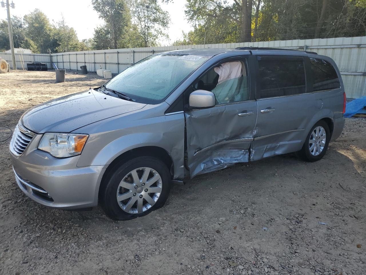 2015 Chrysler Town & Country - Image 1
