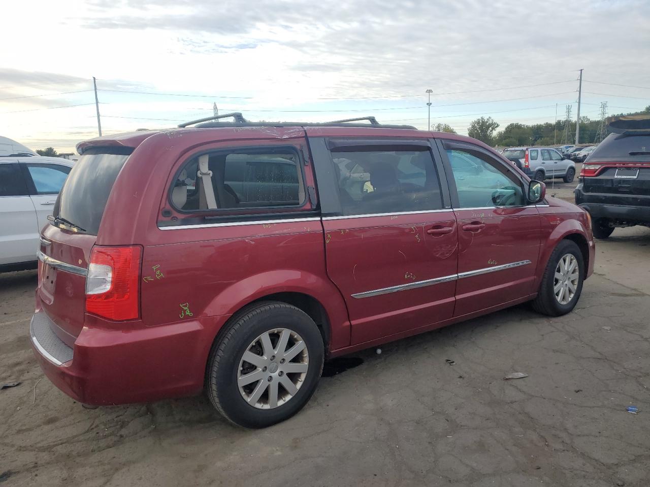 2014 Chrysler Town & Country - Image 3