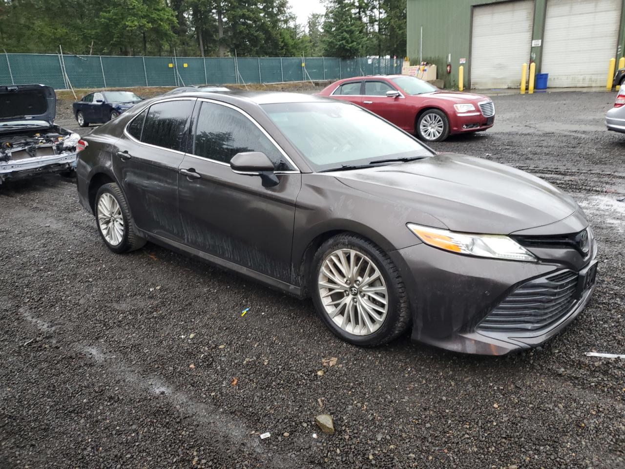 VIN 4T1B11HK4JU019321 2018 TOYOTA CAMRY no.4