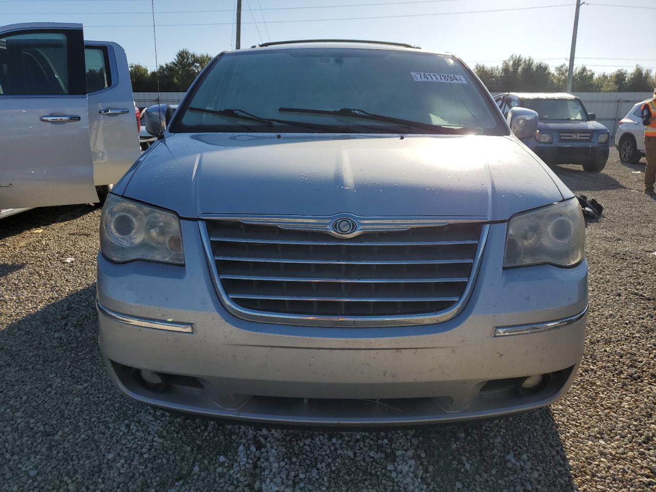 2010 Chrysler Town & Country - Image 5