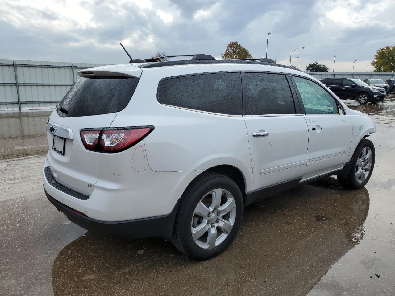 2017 Chevrolet Traverse - Image 3