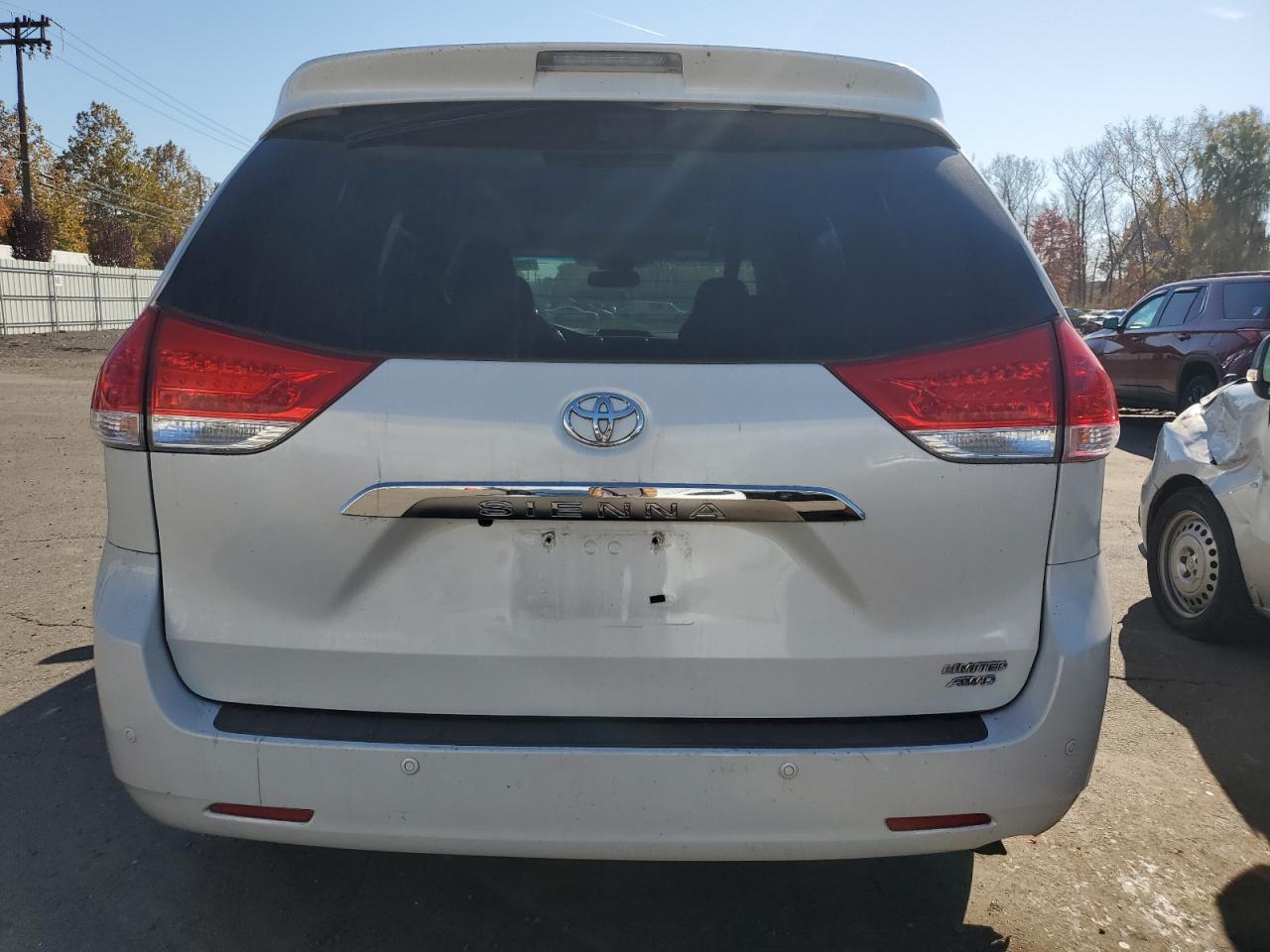 2011 Toyota Sienna - Image 6