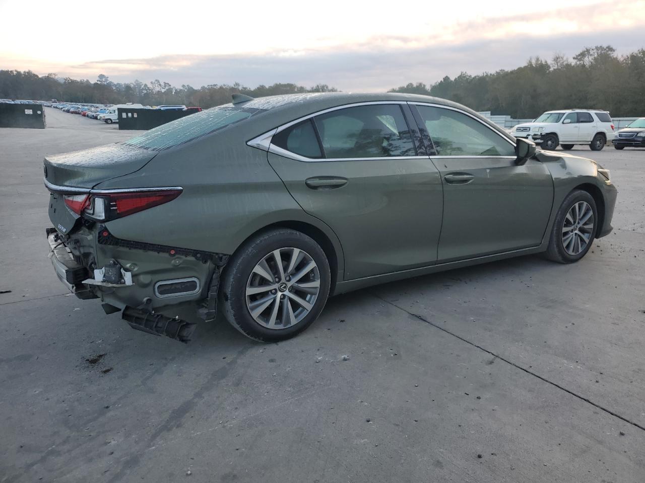 2020 Lexus ES - Image 3