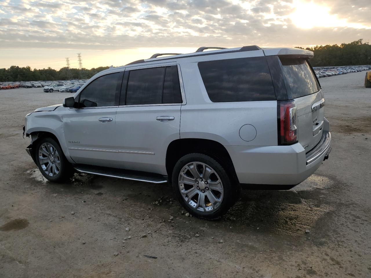 2016 GMC Yukon - Image 2