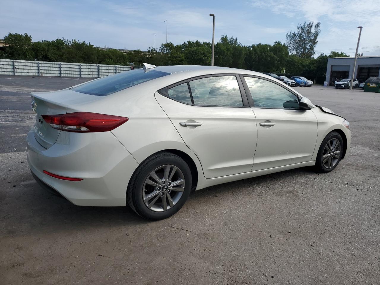 2017 Hyundai Elantra Se VIN: 5NPD84LF5HH010698 Lot: 76529234