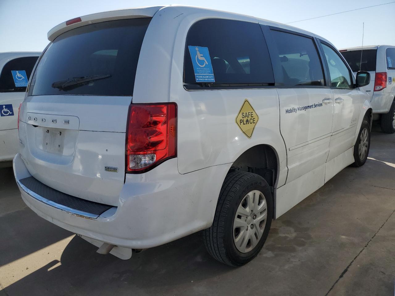 2017 Dodge Caravan - Image 3