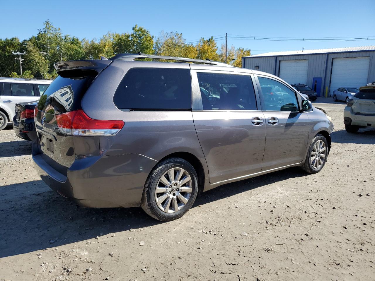 2011 Toyota Sienna - Image 3
