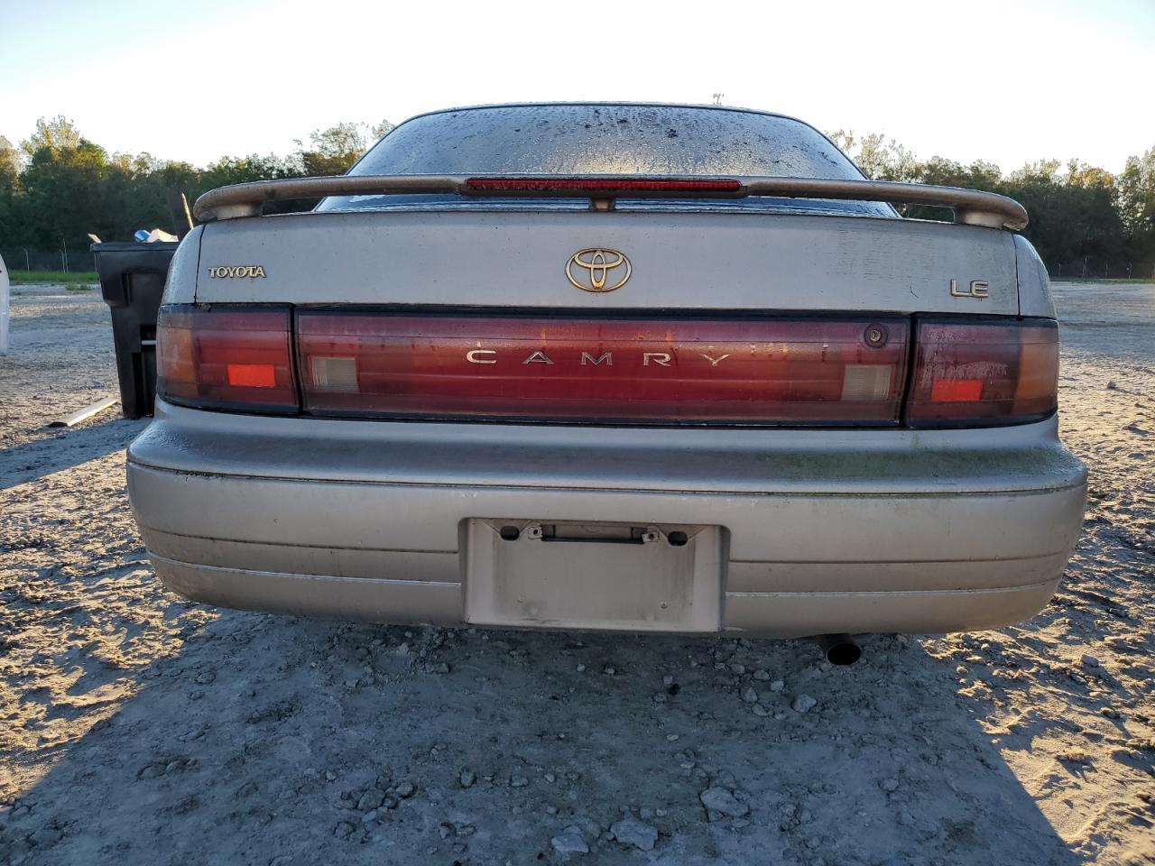 1992 Toyota Camry Le VIN: 4T1SK12E1NU127255 Lot: 75554584