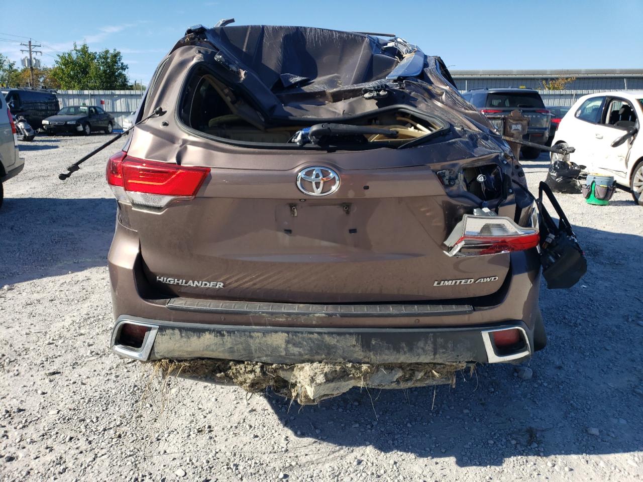 2017 Toyota Highlander - Image 6