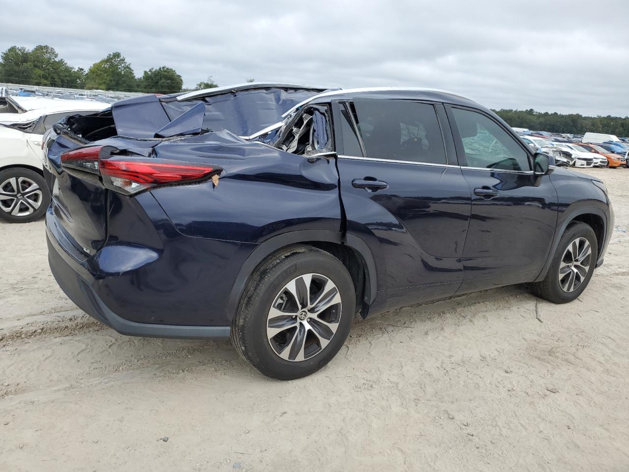 2020 Toyota Highlander - Image 3