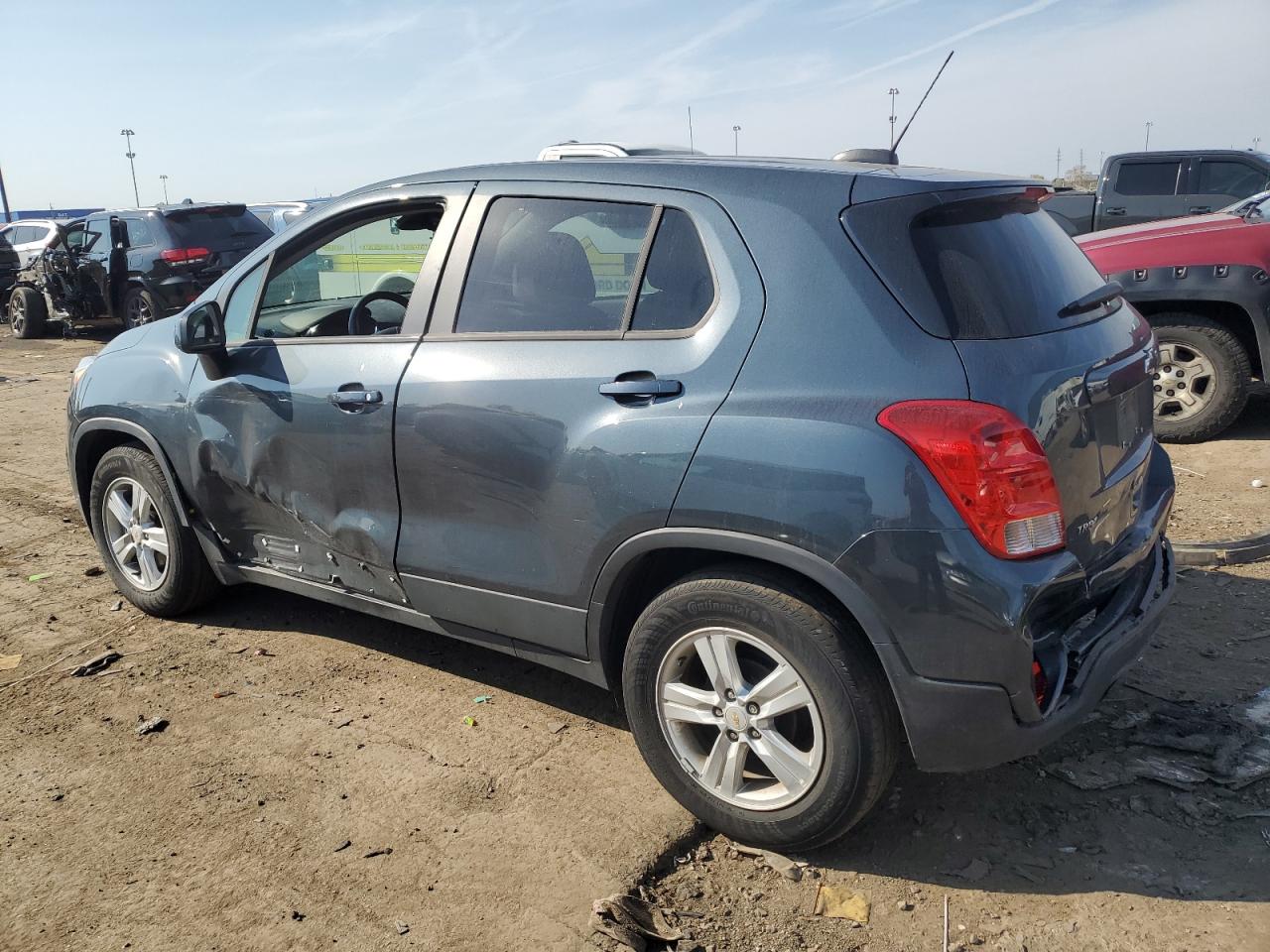 2021 Chevrolet Trax - Image 2