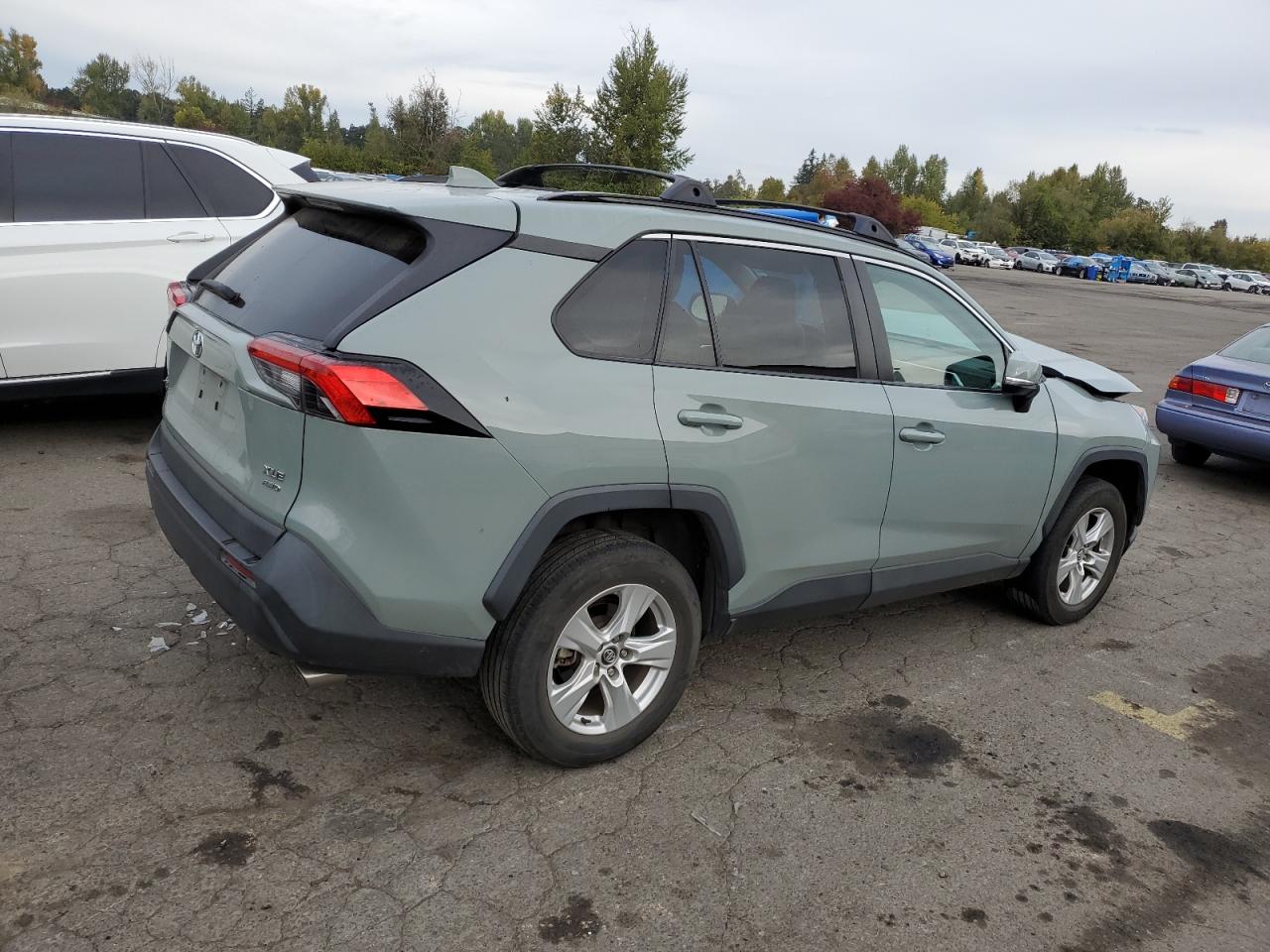 2020 Toyota Rav4 Xle VIN: 2T3P1RFV9LC068561 Lot: 75696344