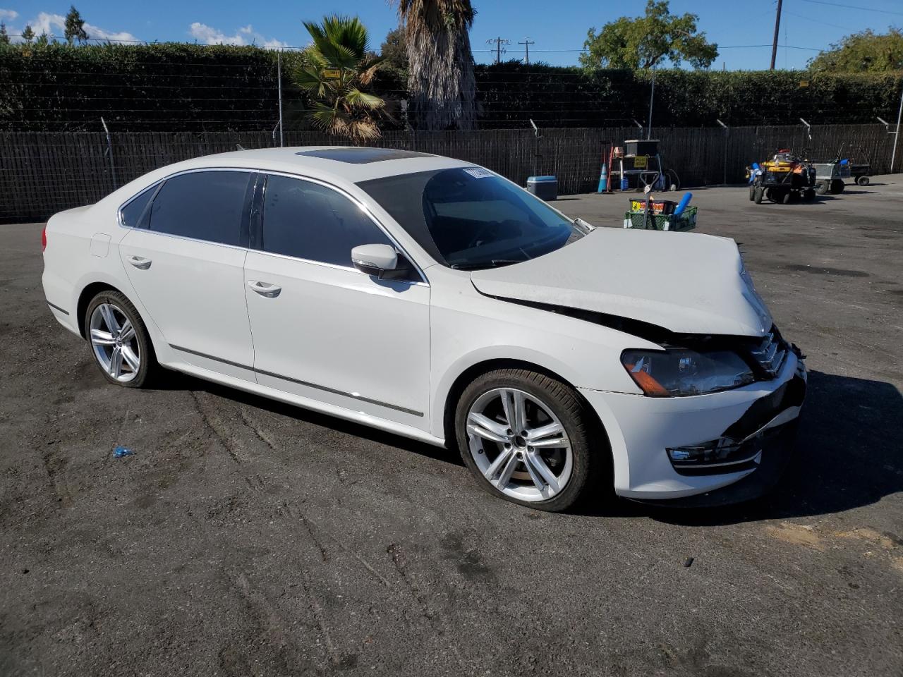 2014 Volkswagen Passat - Image 4