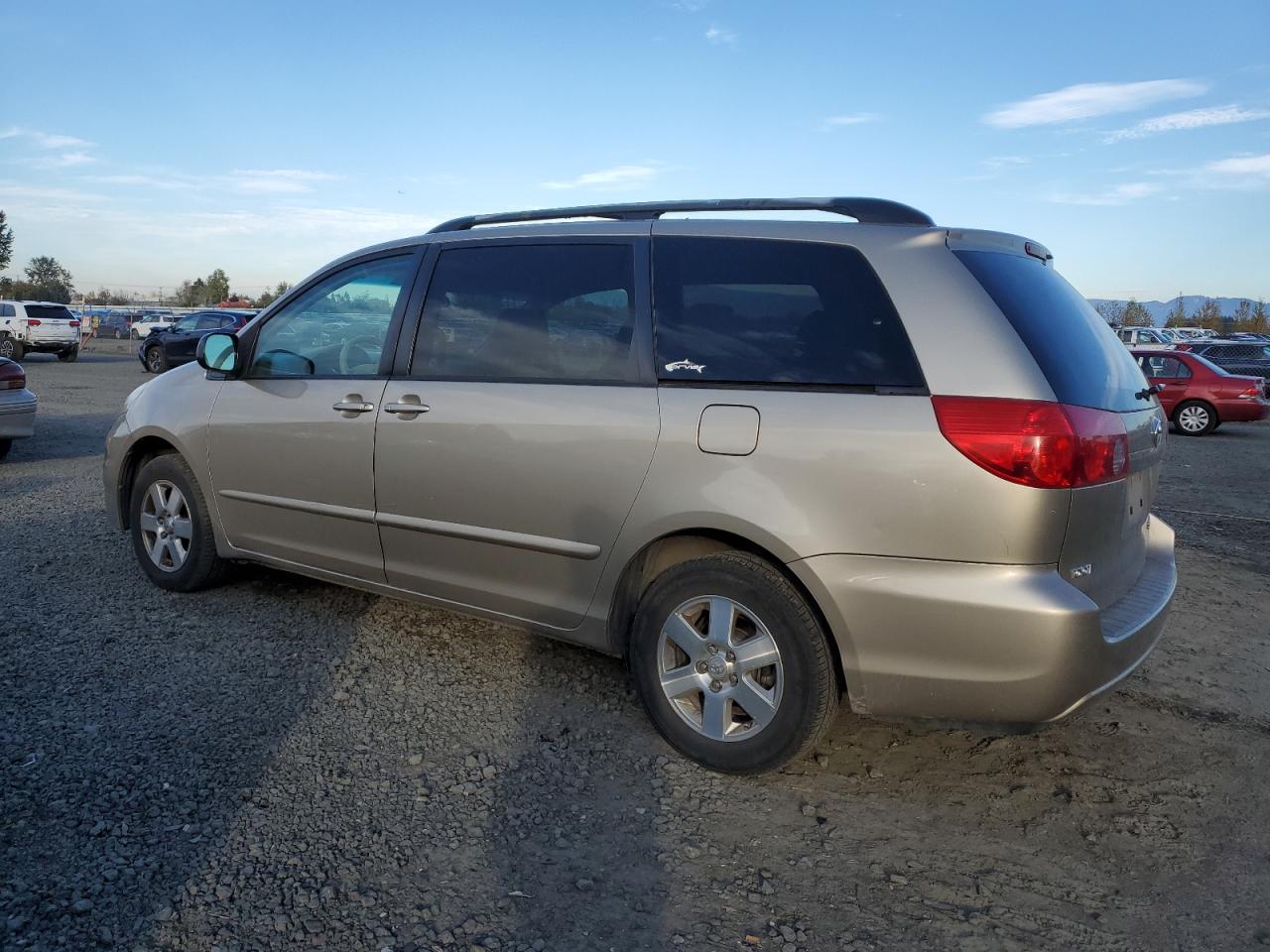 2008 Toyota Sienna - Image 2