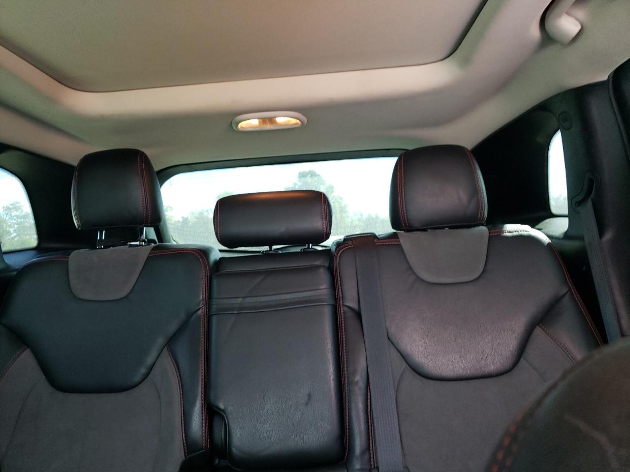 2017 Jeep Grand Cherokee - Image 10