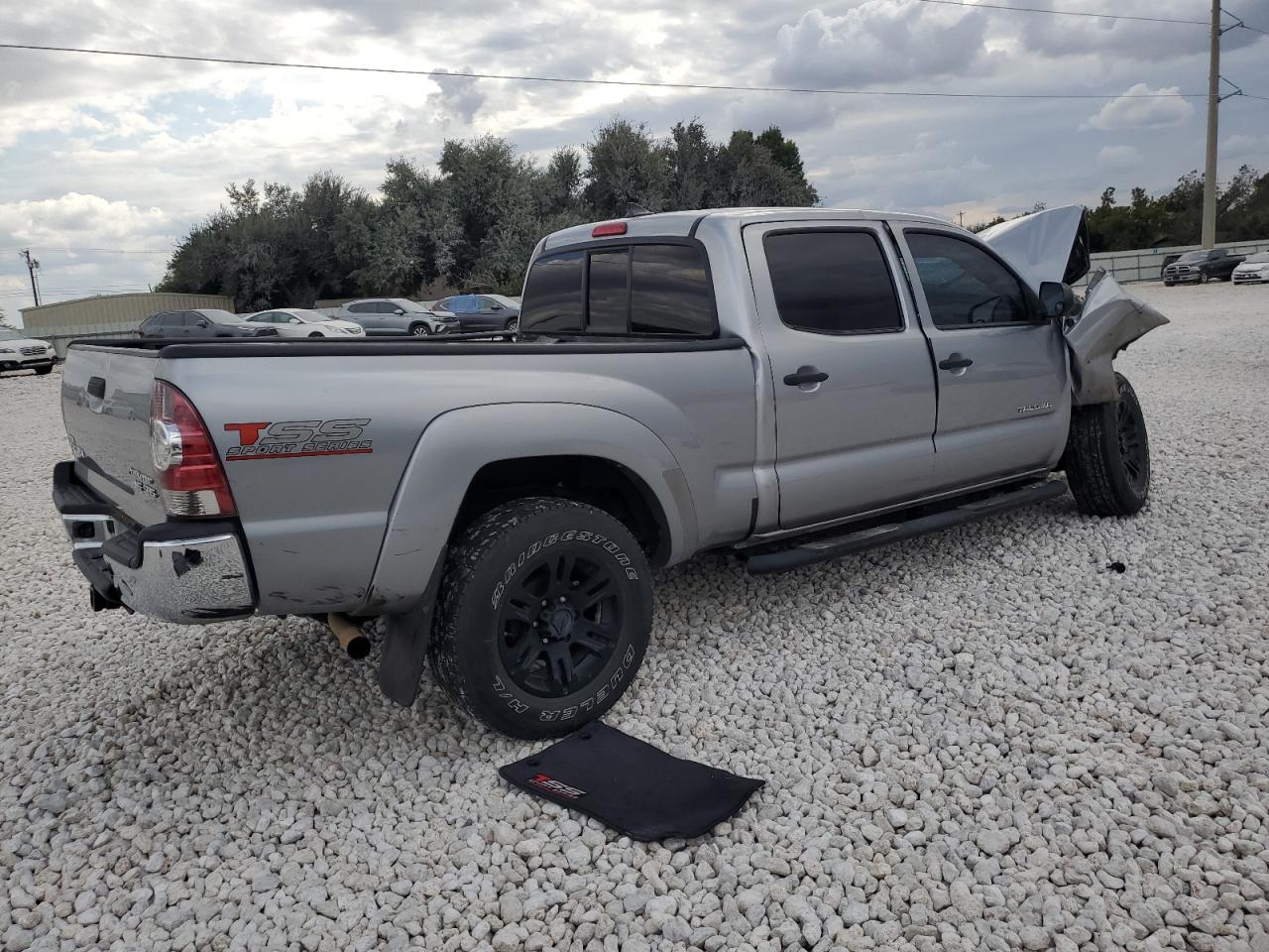 2015 Toyota Tacoma - Image 3