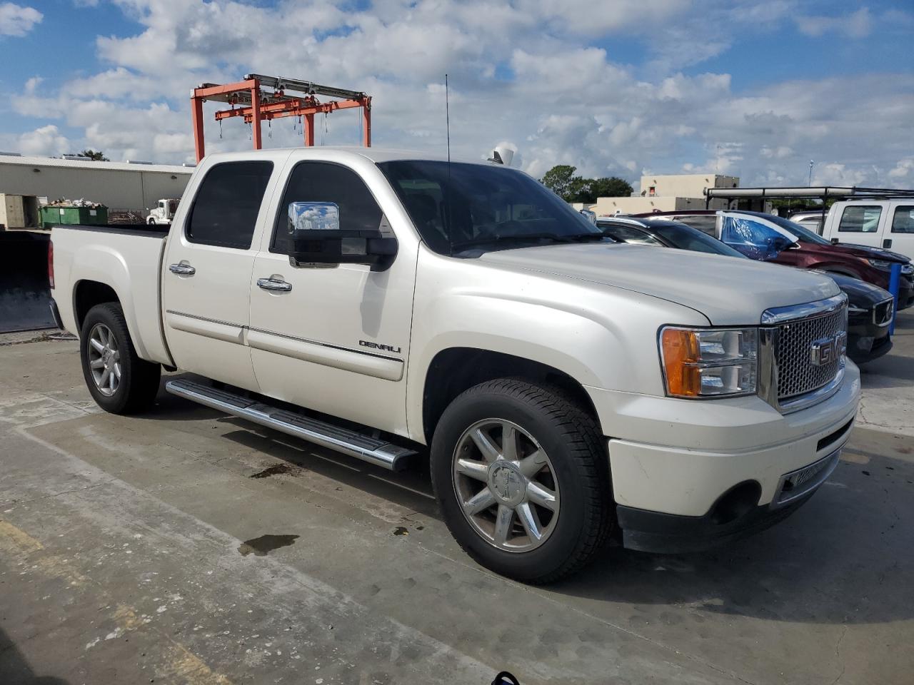 2011 GMC Sierra - Image 4