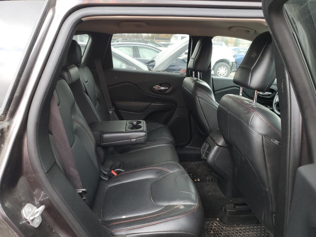 2016 Jeep Cherokee - Image 11