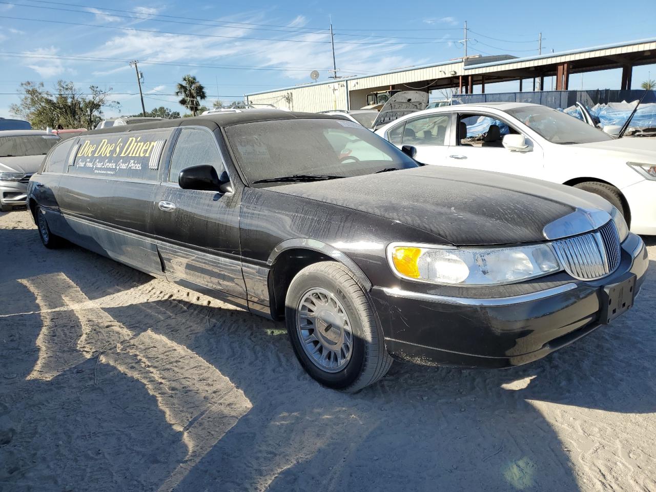 2001 Lincoln Town Car - Image 4