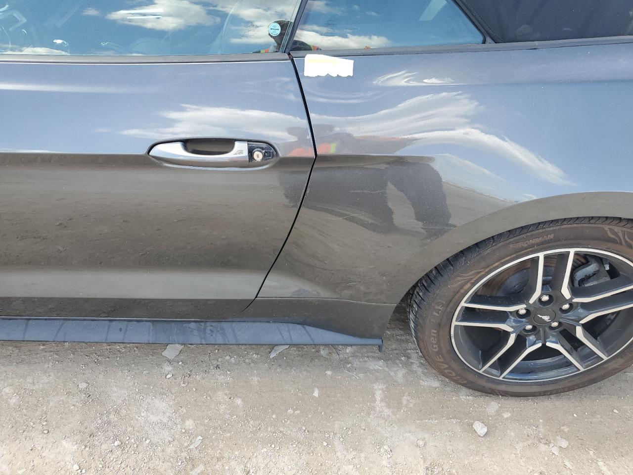 2019 Ford Mustang - Image 12