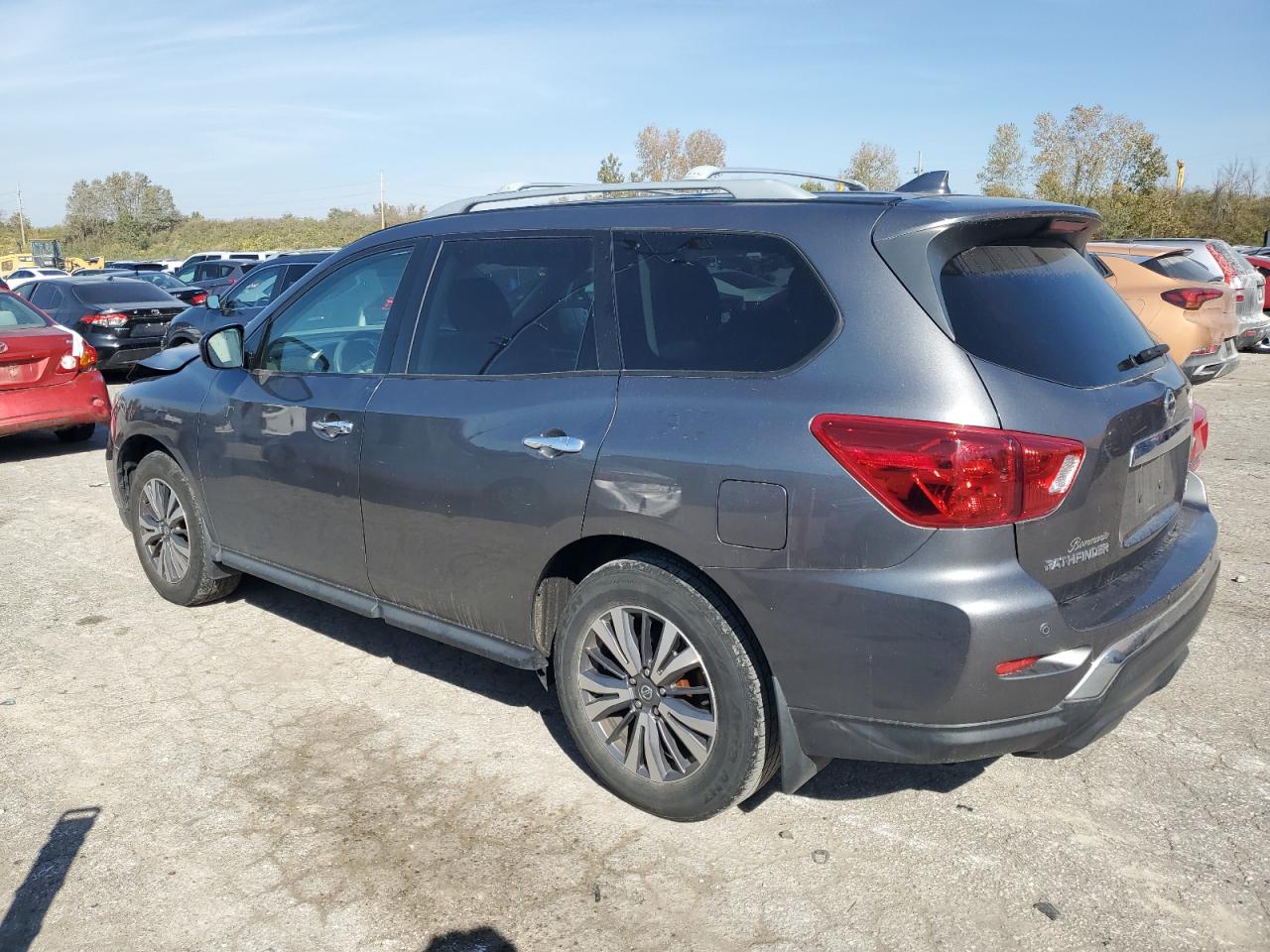 2019 Nissan Pathfinder - Image 2
