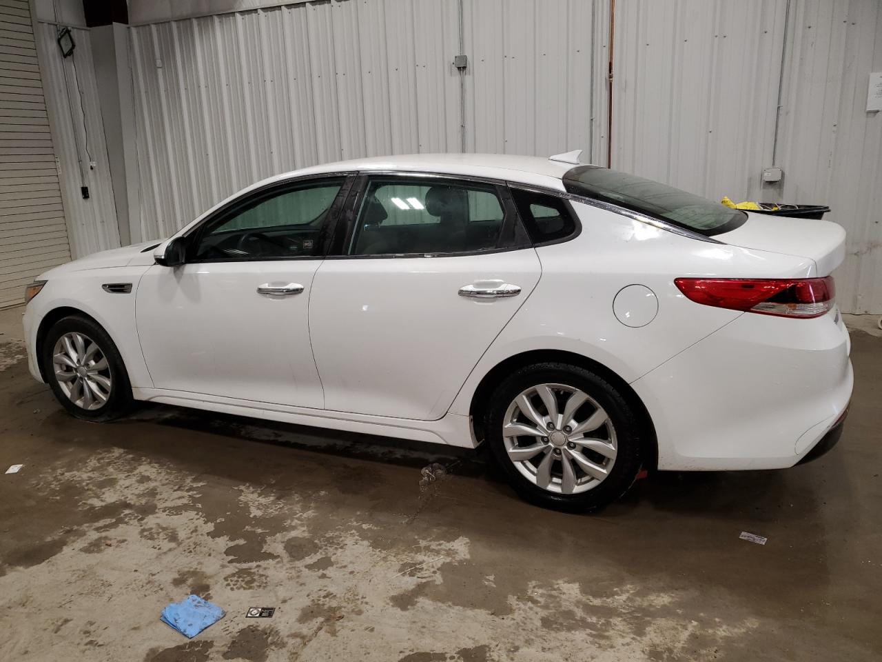 5XXGT4L36HG168223 2017 KIA OPTIMA - Image 2