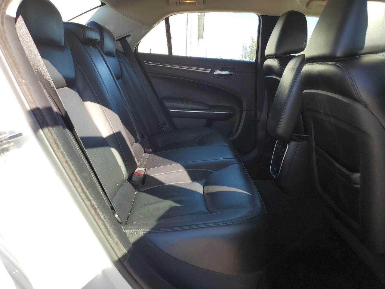 2015 Chrysler 300 - Image 10