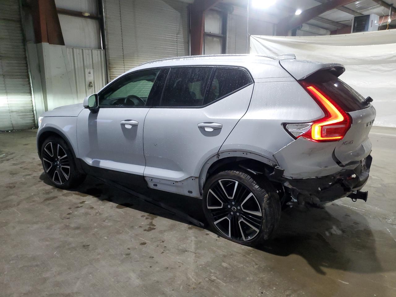 2020 Volvo XC40 - Image 2
