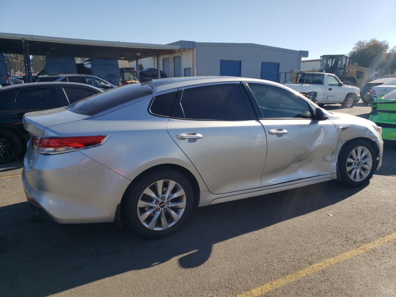 VIN 5XXGU4L35GG070358 2016 KIA OPTIMA no.3