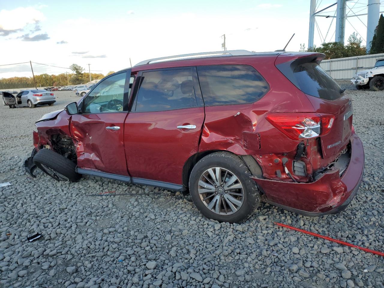 2018 Nissan Pathfinder - Image 2