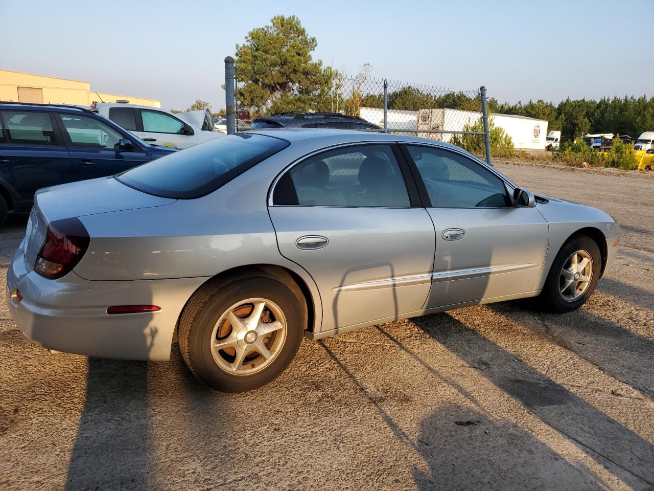 2001 Oldsmobile Aurora - Image 3