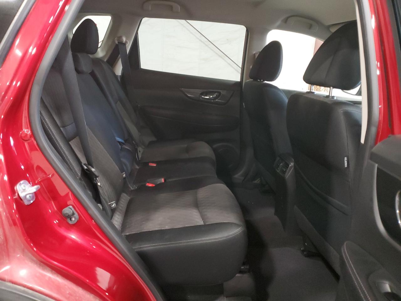 2017 Nissan Rogue - Image 11