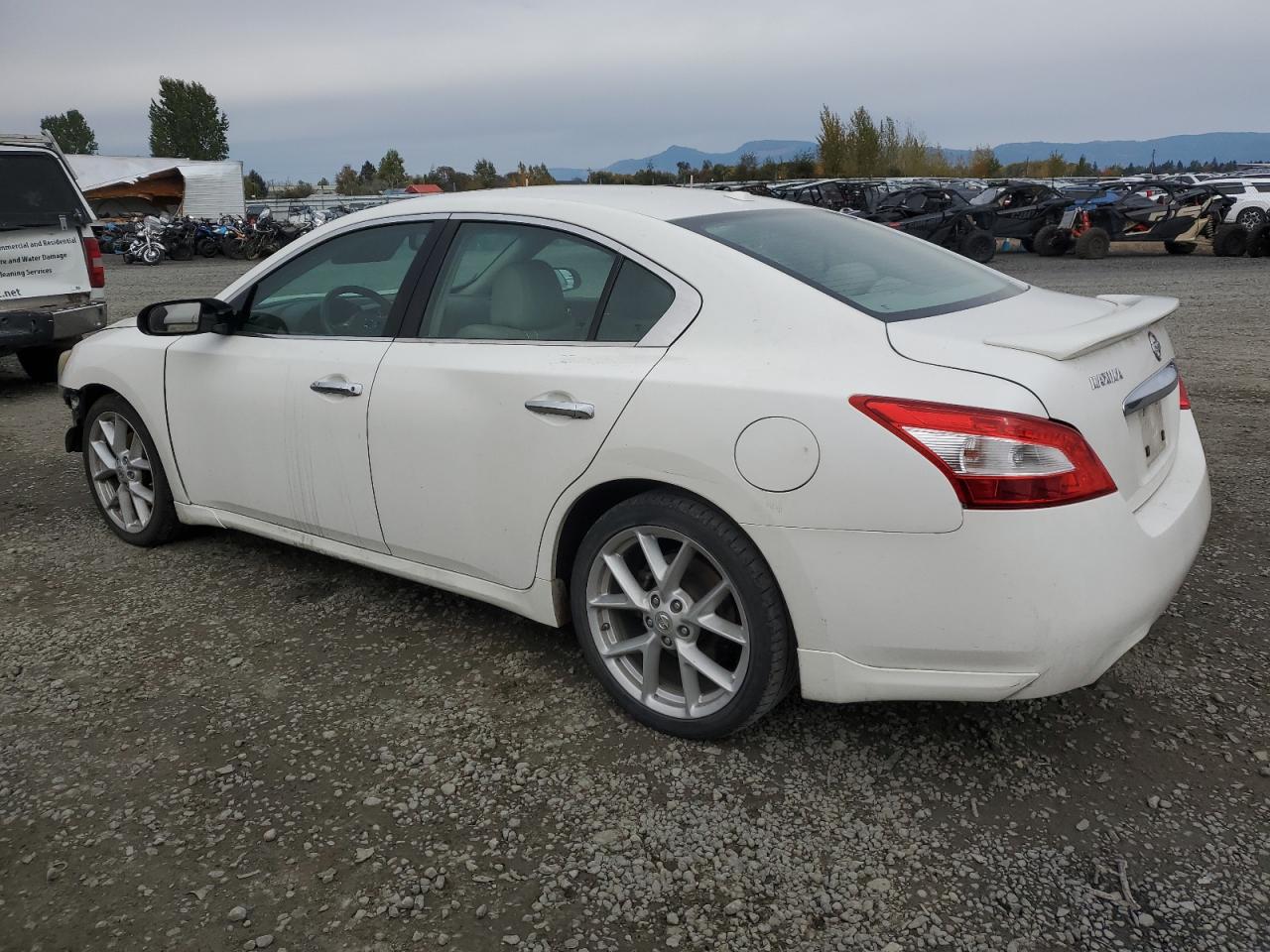 2009 Nissan Maxima - Image 2
