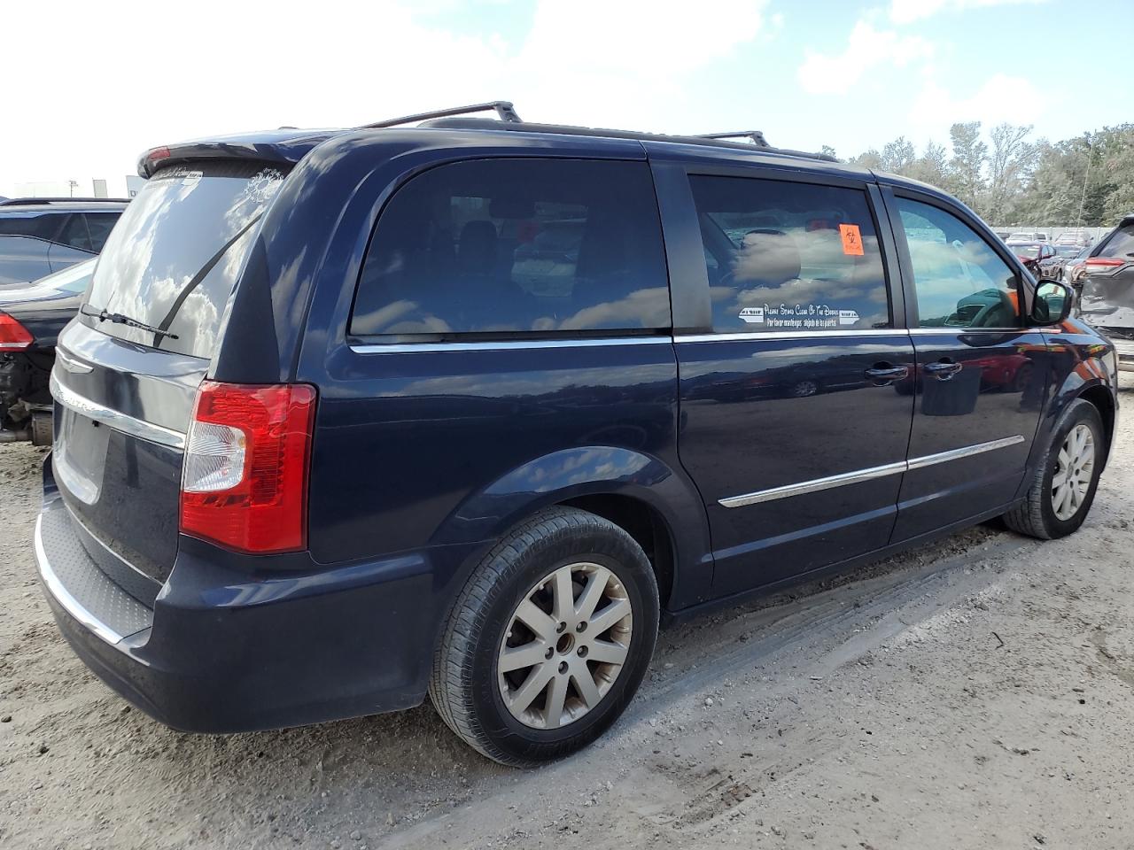 2016 Chrysler Town & Country - Image 3