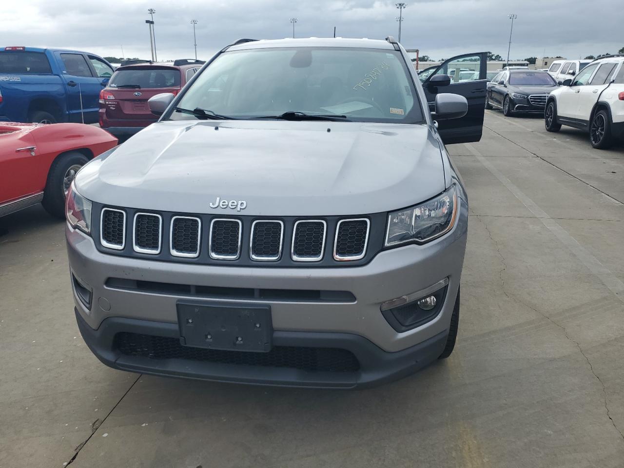 2018 Jeep Compass Latitude VIN: 3C4NJDBB3JT262737 Lot: 75084734