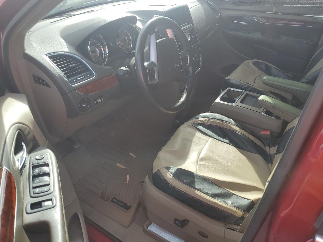 2012 Chrysler Town & Country - Image 8